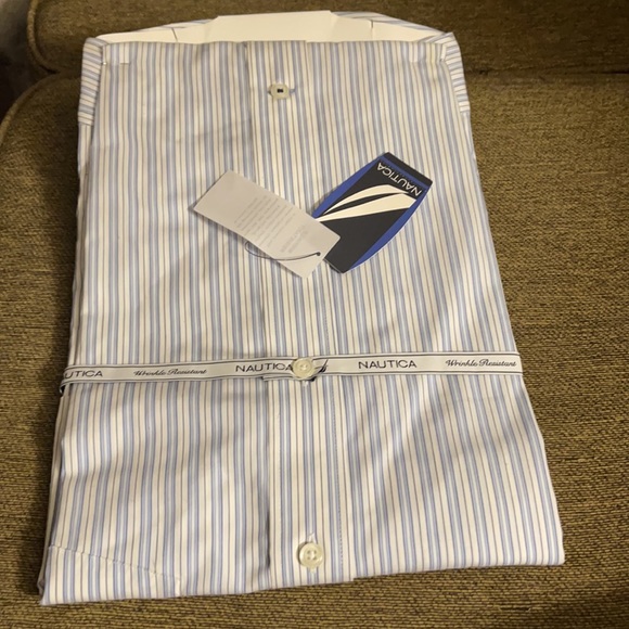 New shirt still has the original package - Picture 2 of 4